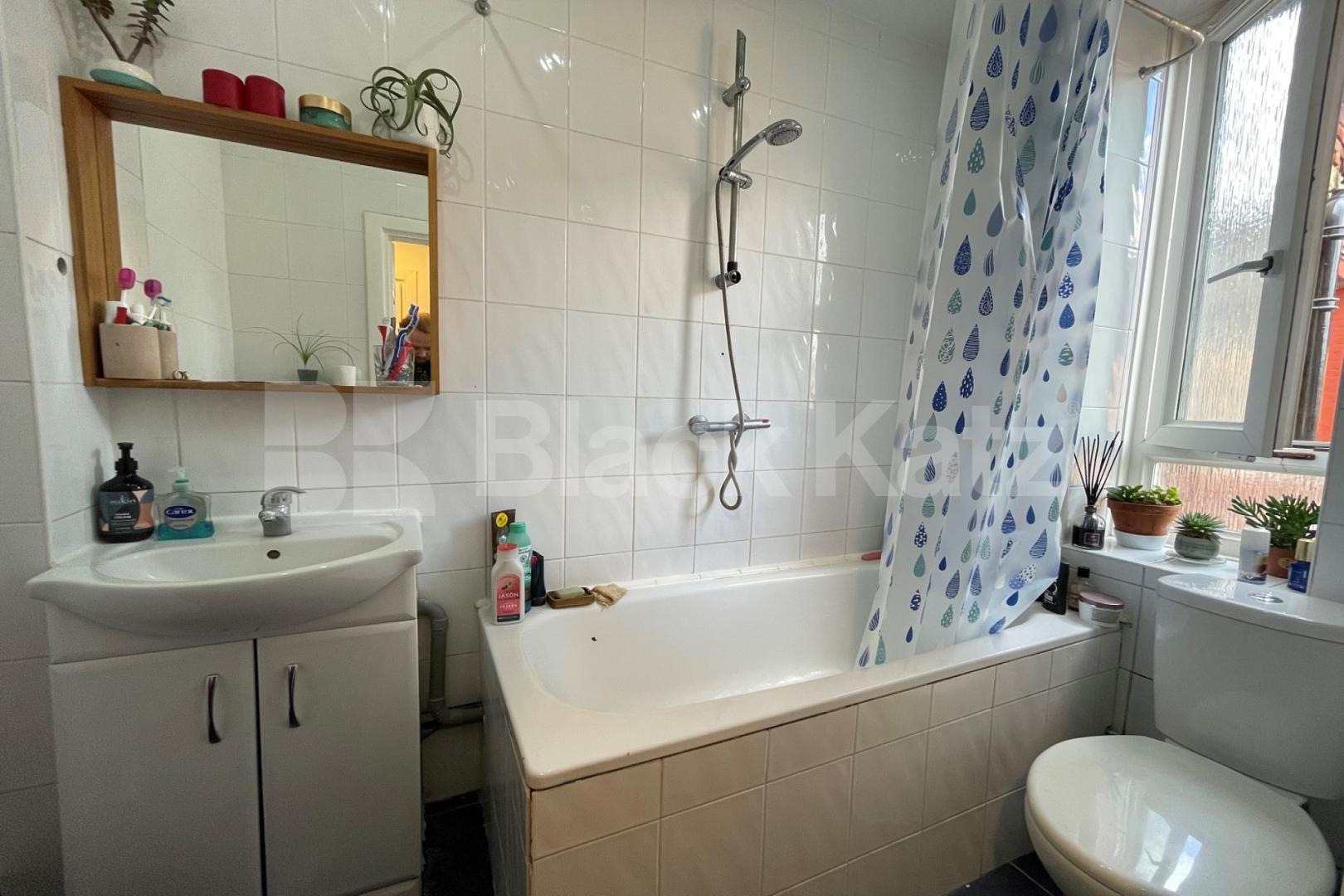 Located moments from London Bridge, Borough and The River Thames Whites Grounds, London Bridge